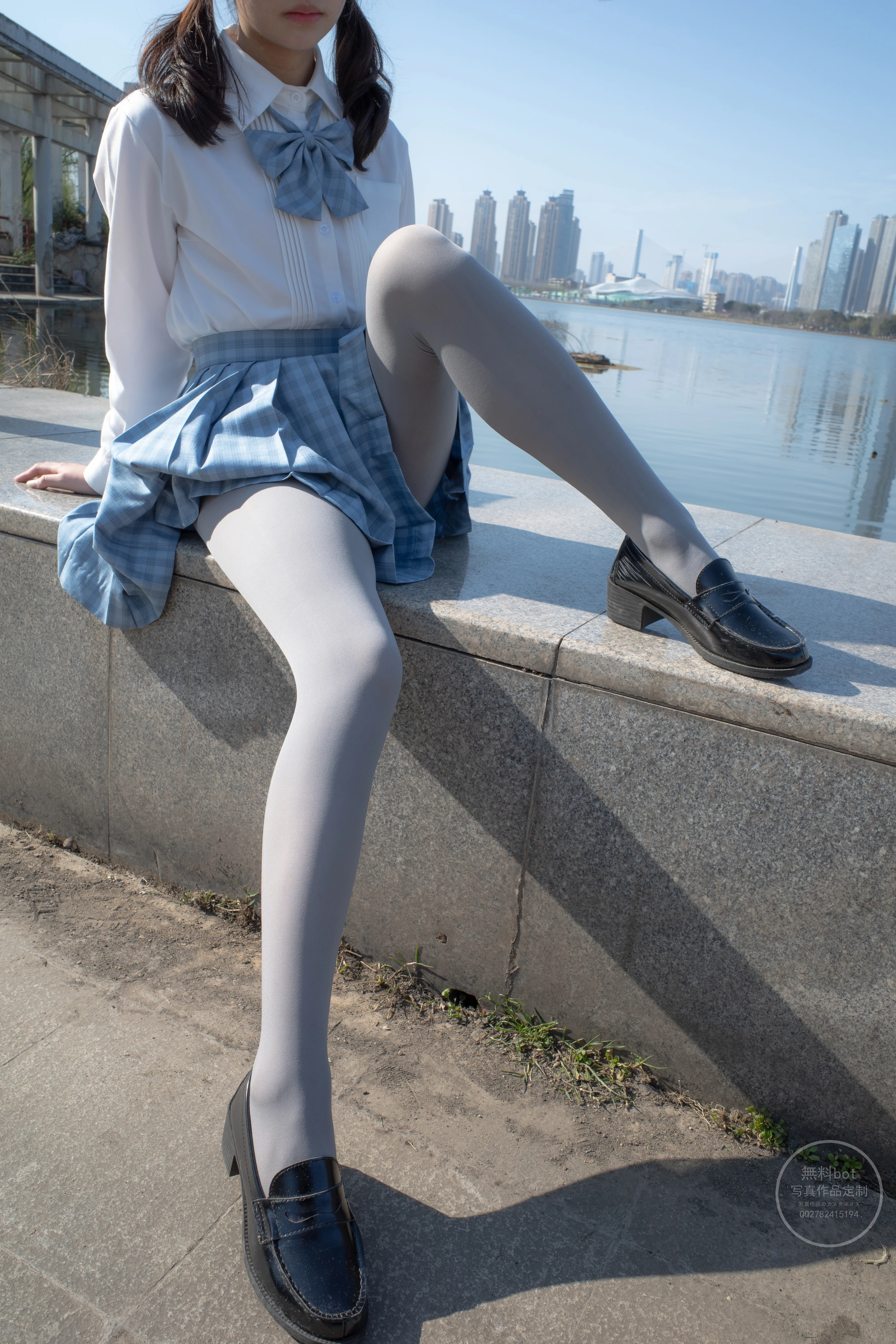 森萝财团 有料 NO.030 小香 户外公园里的JK制服灰丝美腿 [100P]插图1
